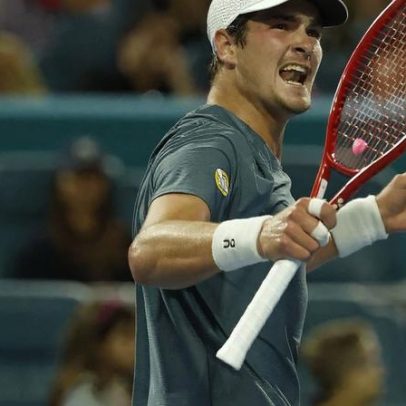João Fonseca avança às quartas de final em Monte Carlo