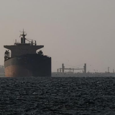 Petróleo sobe 6% com interrupção no fluxo de navios no estreito de Hormuz