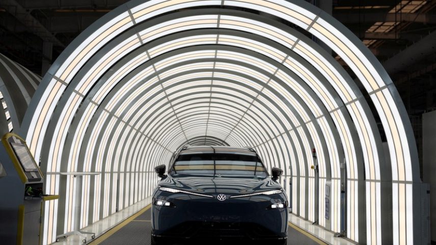 Modelo elétrico ID. UNYX 08 em fábrica da Volkswagen em Hefei, China