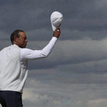 Tiger Woods se afasta para buscar tratamento médico