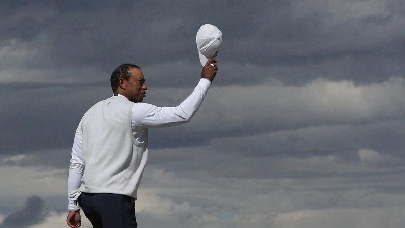 Tiger Woods se afasta para buscar tratamento médico