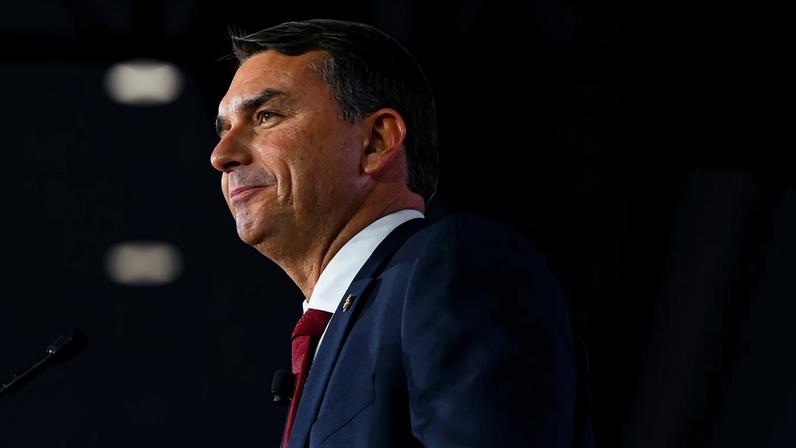 Flávio Bolsonaro se compromete com fim da moratória da soja no Agro Norte Show