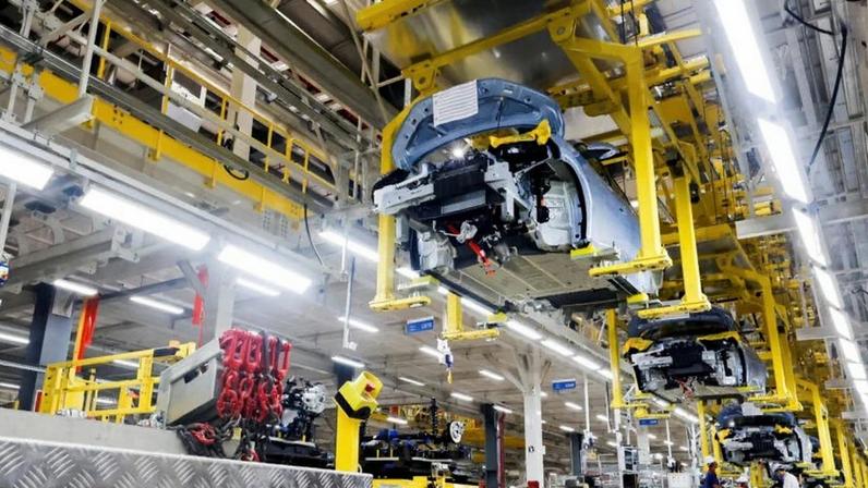 Produção Industrial no Brasil sobe mais que o esperado em fevereiro