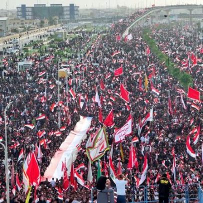 Multidões no Irã marcam 40º dia da morte do líder Supremo Khamenei
