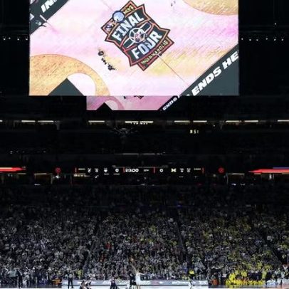 Estádio da NFL é transformado para a final de basquete, vídeo