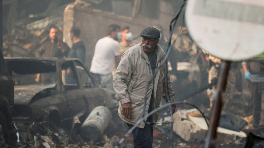 Escombros de ataque israelense no bairro de Al-Mazraa, em Beirute, capital do Líbano, em 8 de abril de 2026. — Foto: REUTERS/Yara Nardi