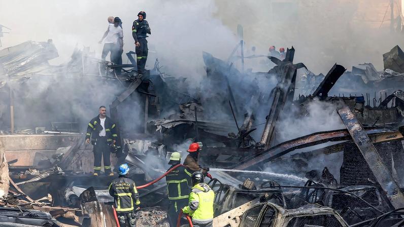Equipes de resgate trabalham no local de um ataque israelense em Beirute 08/04/2026 REUTERS/Mohamed Azakir