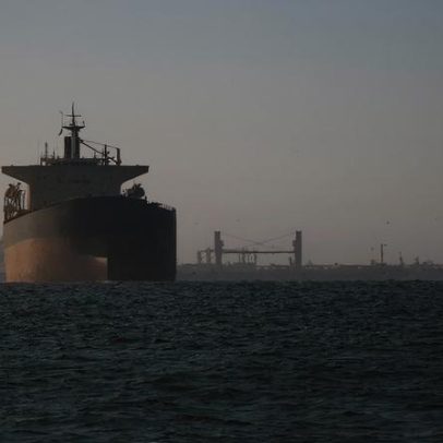Três navios atingidos por tiros no Estreito de Ormuz; tripulações estão a salvo
