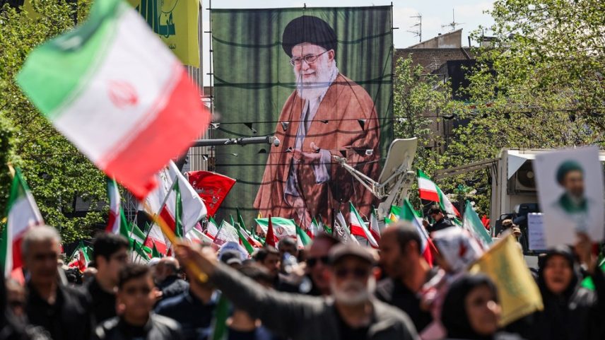 Cerimônia em Teerã marca os 40 dias da morte de Ali Khamenei, em 9 de abril de 2026 — Foto: Majid Asgaripour/WANA via Reuters