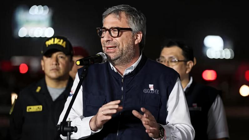 Piero Corvetto fala a jornalistas em 10 de abril; ele pediu demissão nesta terça (21)