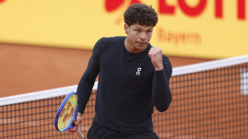 Ben Shelton em ação no ATP 500 de Munique — Foto: Reuters