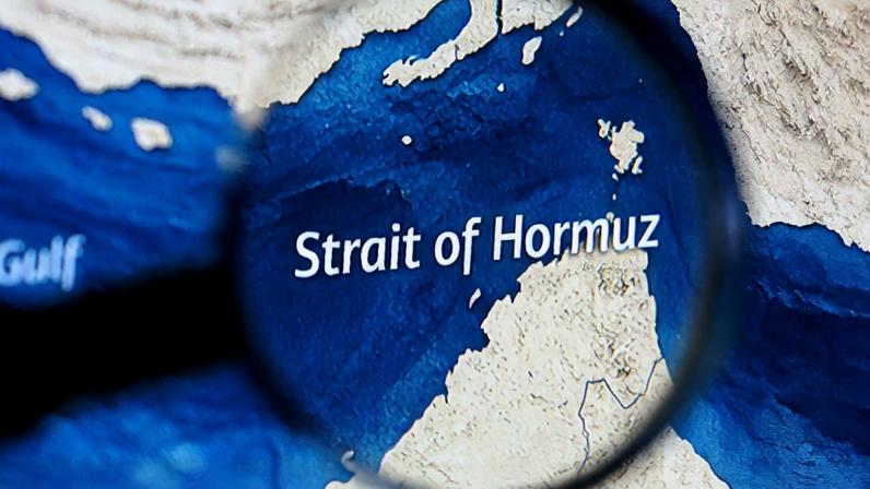 Ilustração mostra o mapa do Estreito de Ormuz 23 de março de 2026 REUTERS/Dado Ruvic