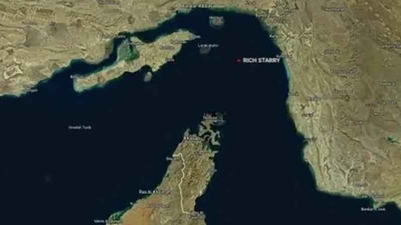 Petroleiro chinês sancionado pelos EUA atravessa o Estreito de Ormuz
