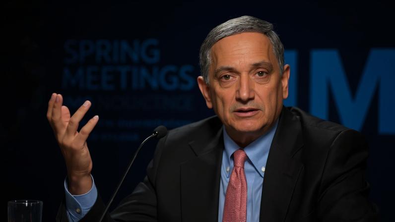 Krishna Srinivasan na reunião de primavera do FMI e Banco Mundial em Washington, em 16 de abril — Foto: REUTERS/Ken Cedeno