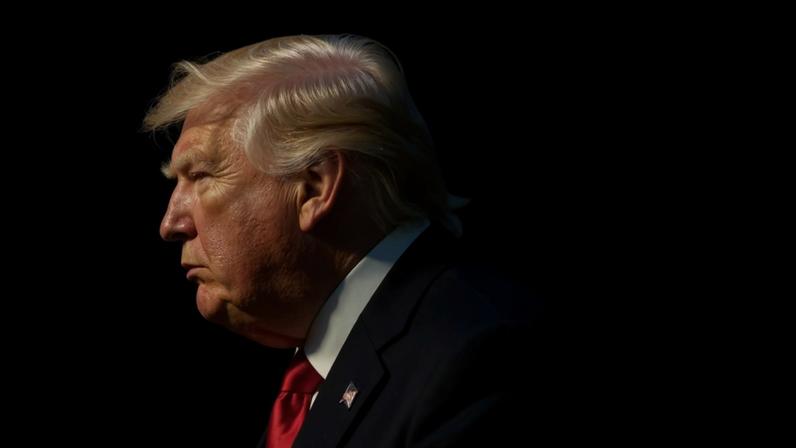 Trump de partida para Las Vegas na Casa Branca após conversar com repórteres nesta quinta (16) — Foto: REUTERS/Jessica Koscielniak