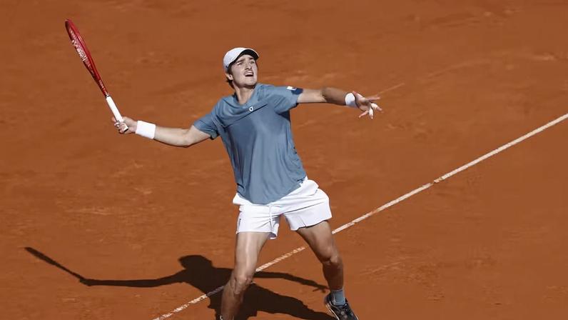 João Fonseca nas quartas de final em Munique — Foto: REUTERS/Michaela Stache