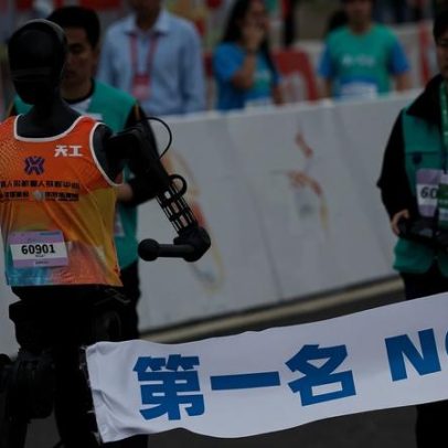 Meia maratona de robôs revela liderança da China em humanoides e seus limites