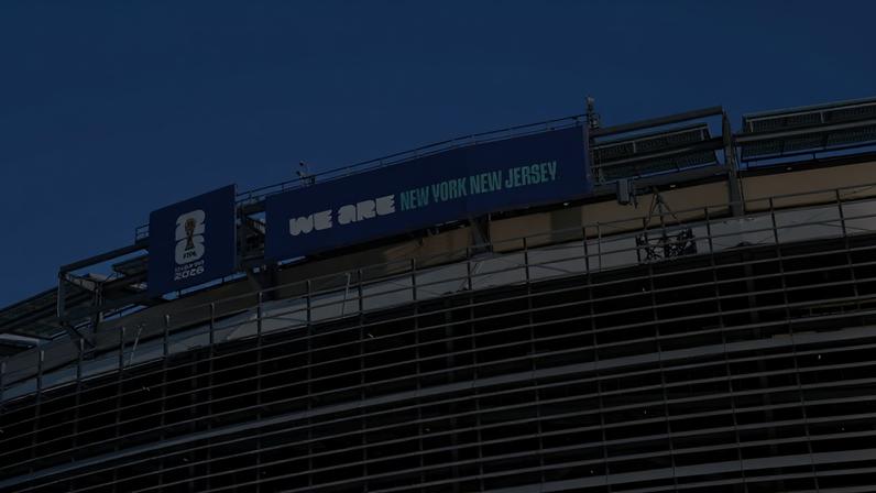 Placas da Copa do Mundo de 2026 no MetLife Stadium durante um exercício e treinamento de resposta a emergências antes do torneio, em East Rutherford, Nova Jersey, EUA, em 18 de abril de 2026. REUTERS/Bing Guan
