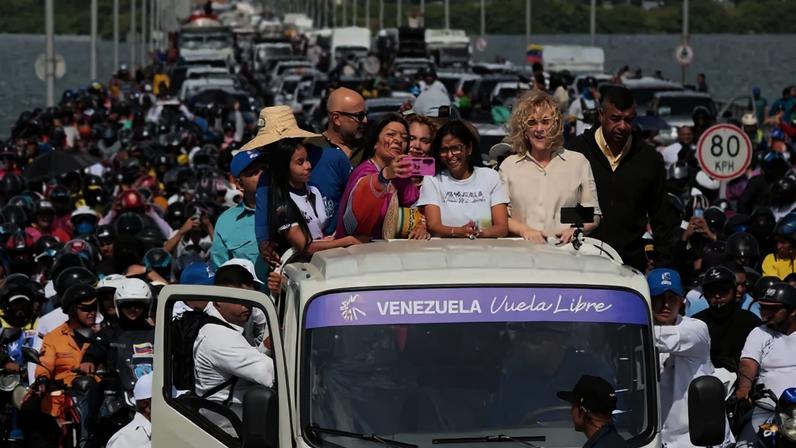 Renda mínima na Venezuela sobe para US$ 240, diz presidente interino