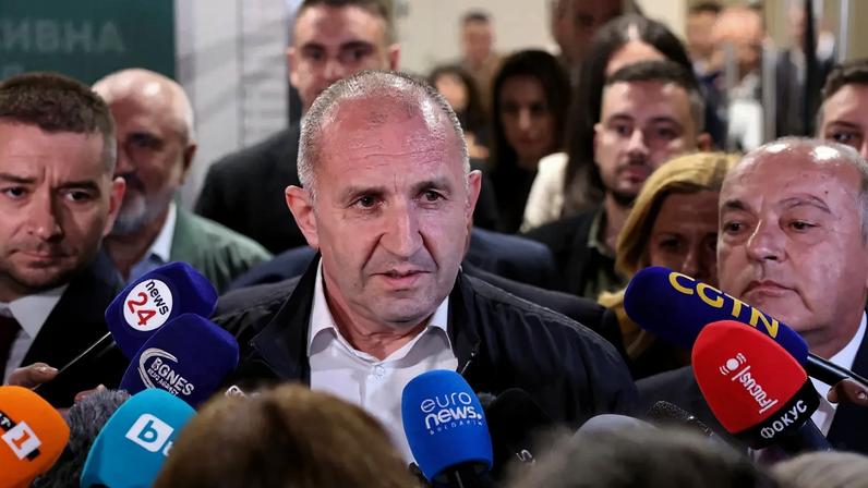 Rumen Radev em Sofia 19 de abril de 2026 REUTERS/Spasiyana Sergieva