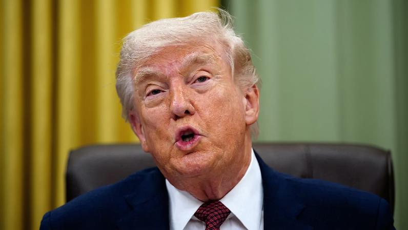 O presidente dos EUA, Donald Trump, no Salão Oval da Casa Branca, em Washington 18 de abril de 2026 REUTERS/Nathan Howard