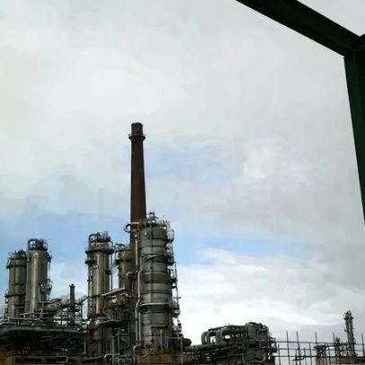 Rússia corta envio de petróleo cazaque para refinaria alemã em maio