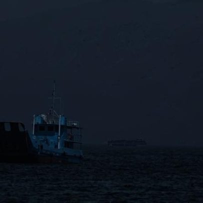 Tráfego marítimo via Estreito de Ormuz permanece praticamente parado