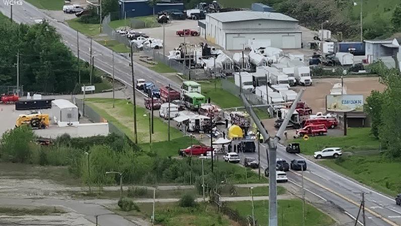 Imagens de drones mostram equipes de emergência no local de um vazamento químico na Virgínia Ocidental