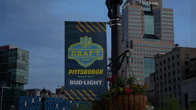 Banner do Draft NFL 2026, em Pittsburgh — Foto: Kirby Lee-Imagn Images