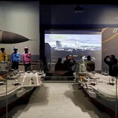 China sugere novo porta-aviões em vídeo e amplia ilhas