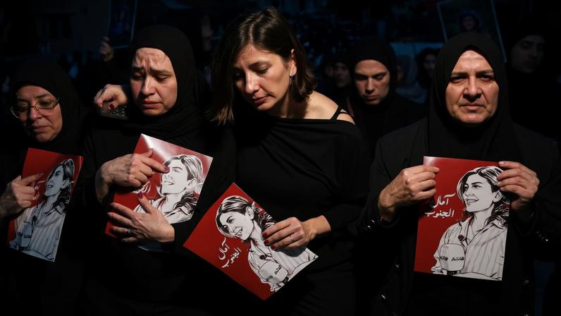 Enterro da jornalista Amal Khalil em Baisariyeh, Lebanon, nesta quarta-feira (23) — Foto: REUTERS/Aziz Taher