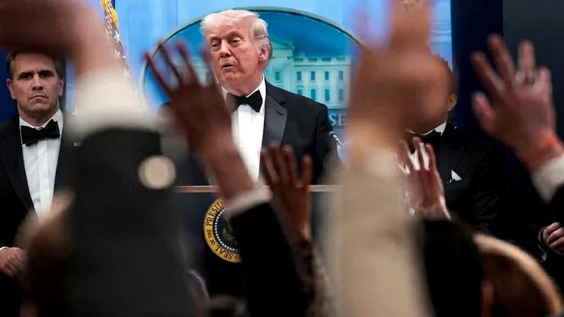 Jornalistas participam de coletiva de imprensa com o presidente Donald Trump em 25 de abril de 2026 — Foto: REUTERS/Jonathan Ernst