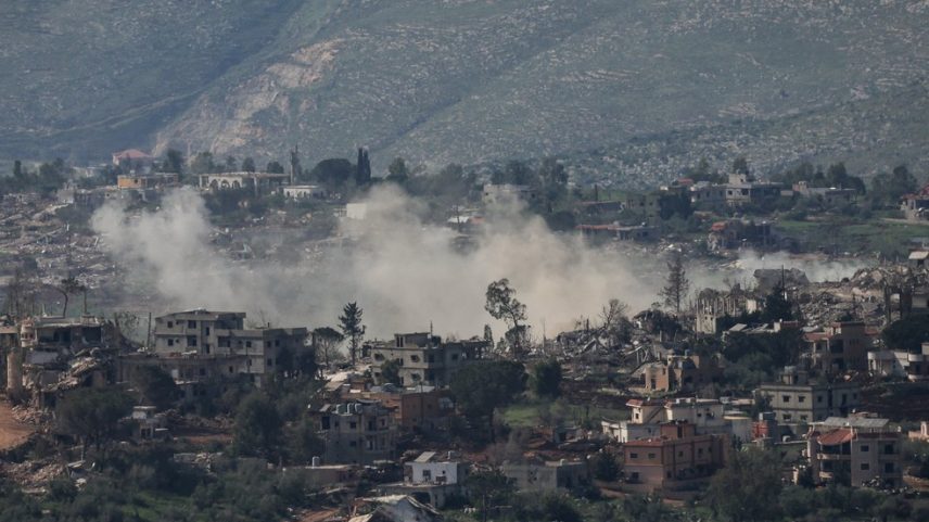 Fumaça no Líbano após um ataque israelense neste domingo (26). — Foto: REUTERS/Shir Torem
