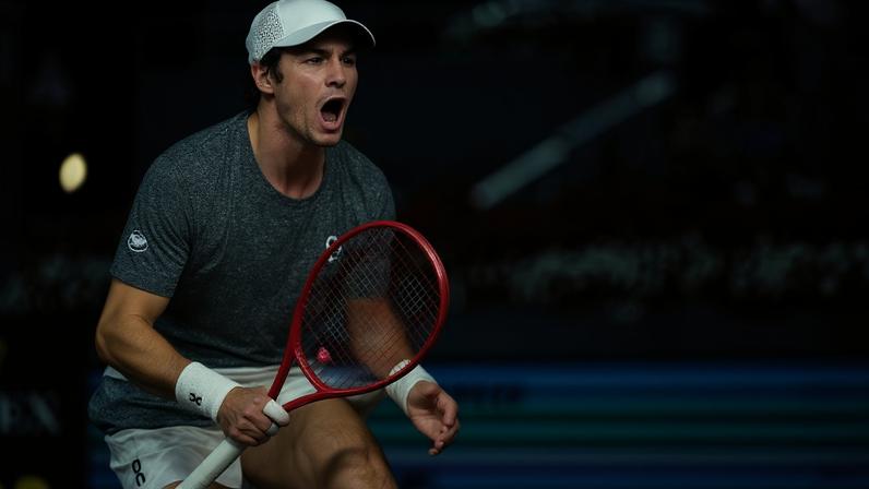 João Fonseca vibra na partida contra Rafael Jodar no Madrid Open — Foto: Reuters