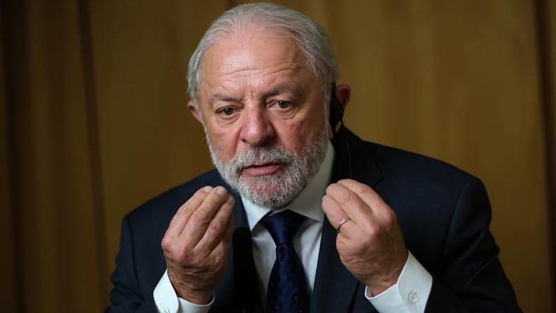 O presidente do Brasil, Luiz Inácio Lula da Silva, discursa durante declaração conjunta à imprensa com o presidente da África do Sul, Cyril Ramaphosa, no Palácio do Planalto, em Brasília, Brasil, em 9 de março de 2026. REUTERS/Adriano Machado