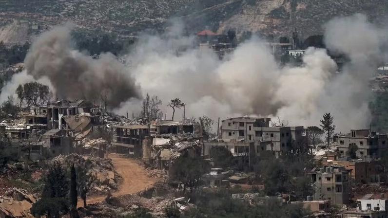 Fumaça no sul do Líbano após ataques israelenses nesta segunda (27/04)
