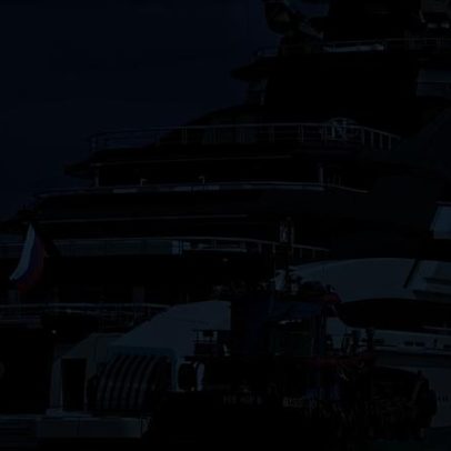 Iate ligado a oligarca russo cruza o Estreito de Ormuz