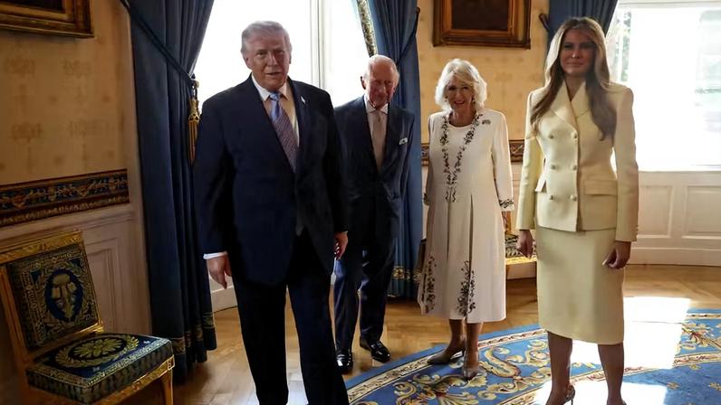 O presidente dos EUA, Donald Trump, e a primeira-dama americana, Melania, recebem o rei Charles e a rainha Camilla, na Casa Branca