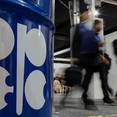 Saída dos Emirados surpreende Opep e pode abalar controle sobre petróleo