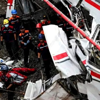 Colisão de trens na Indonésia deixa pelo menos 15 mortos