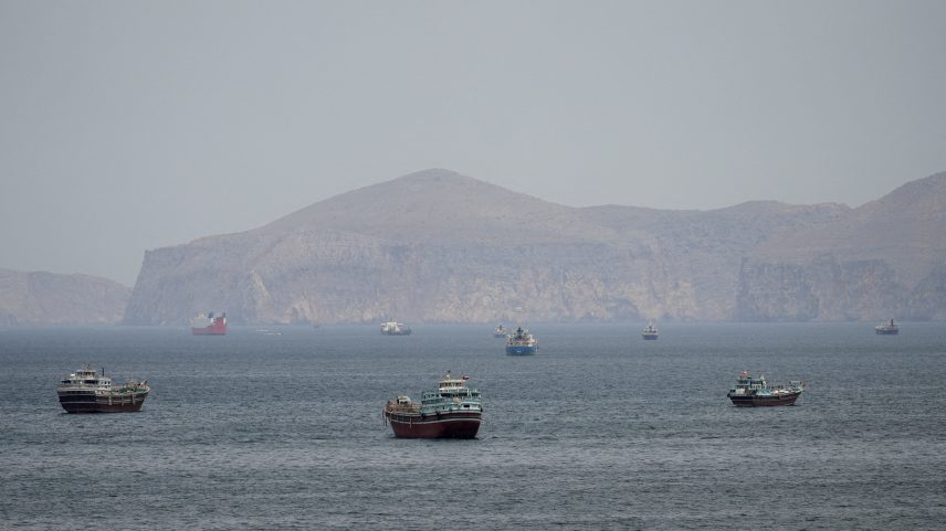 Navios e embarcações no Estreito de Ormuz em 22 de abril de 2026 — Foto: Reuters