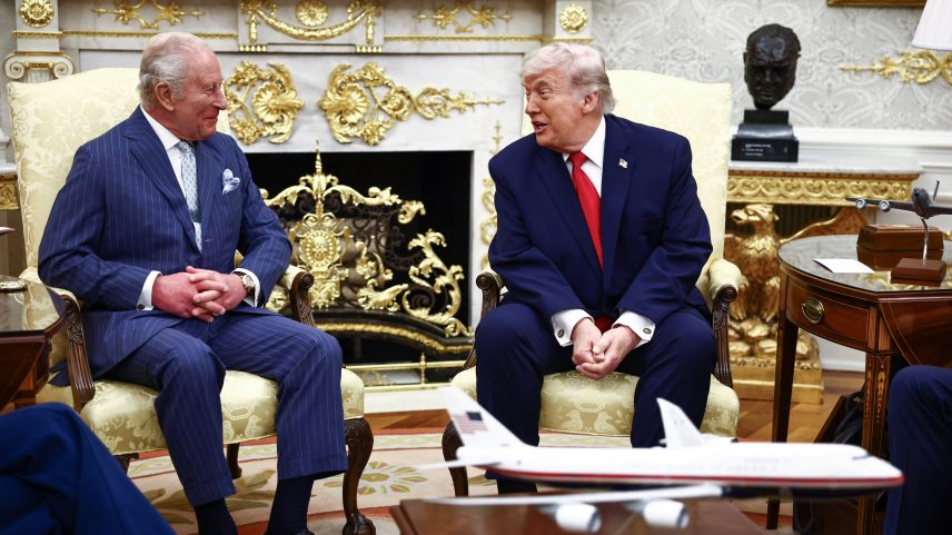 Charles III no Salão Oval da Casa Branca em 2026