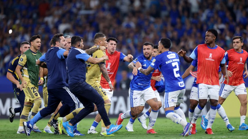 Cruzeiro x Boca Juniors termina em confusão — Foto: Tiago Trindade / Reuters