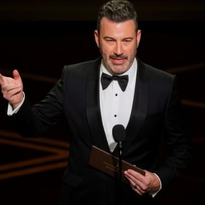 Trump volta a pedir demissão de Kimmel; governo revisa licenças da ABC
