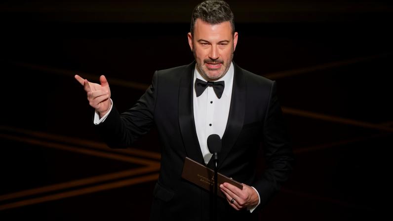 Jimmy Kimmel durante a cerimônia do Oscar em Los Angeles, em 15 de março de 2026 — Foto: REUTERS/Mike Blake