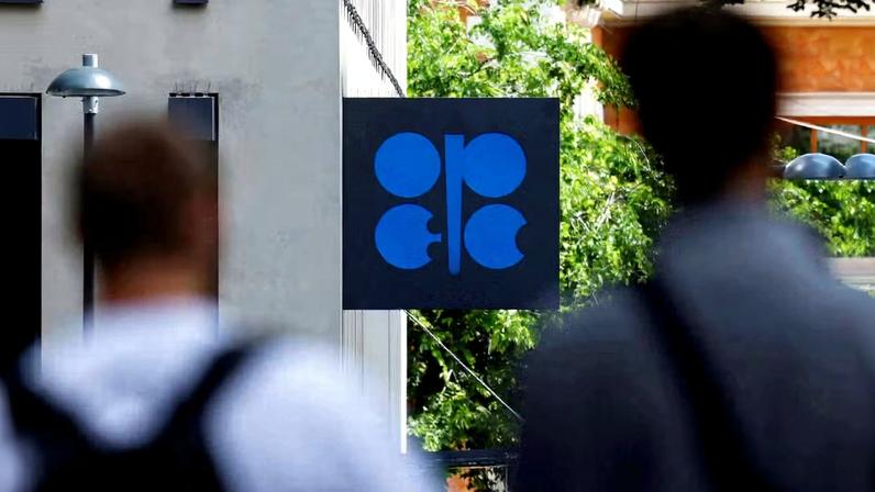 Vista do logotipo da Organização dos Países Exportadores de Petróleo (OPEP) em frente à sua sede em Viena, Áustria