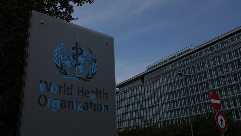 Logotipo da Organização Mundial da Saúde (OMS) na sede em Genebra, Suíça — Foto: REUTERS/Denis Balibouse