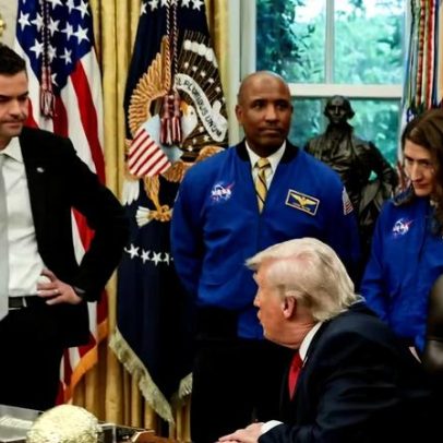 Trump provoca chefe da NASA em encontro com Artemis 2 na Casa Branca