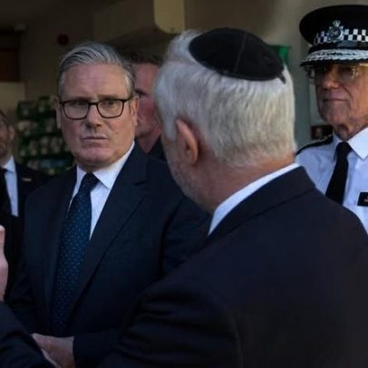 Judeus britânicos pedem mais ações do governo Starmer após ataque à faca