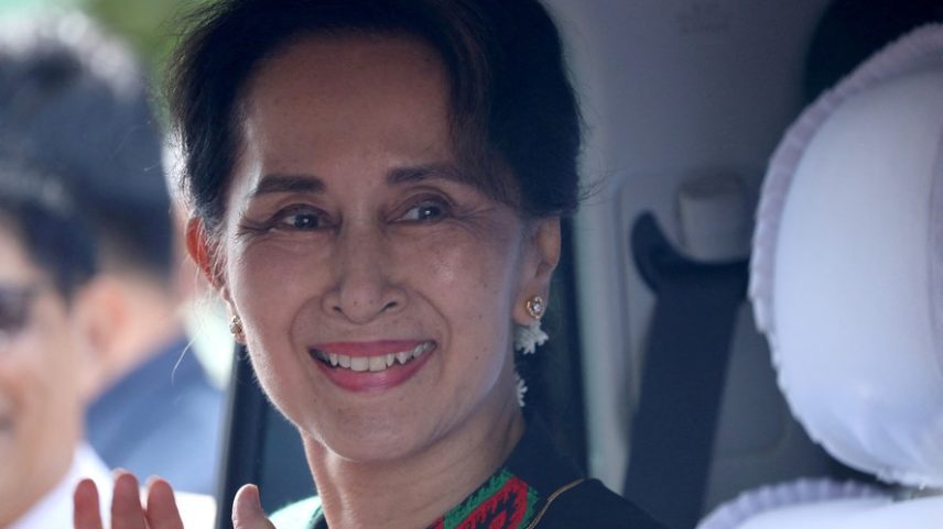 A ex-líder de Mianmar, Aung San Suu Kyi, que foi transferida para prisão domiciliar